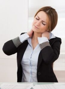 Dolor de cuello debido a osteocondrosis.